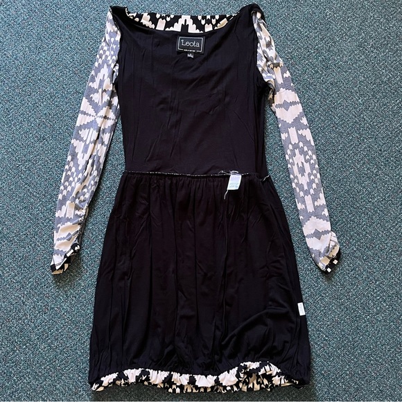 Leota Bubble Hem Dress with Ruched Long Sleeves and Ruching at th… - Picture 13 of 16